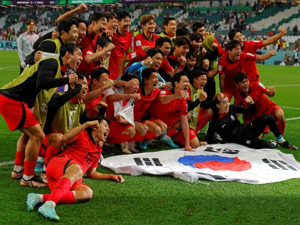 South Korea stuns Portugal 2-1, qualify to round of 16