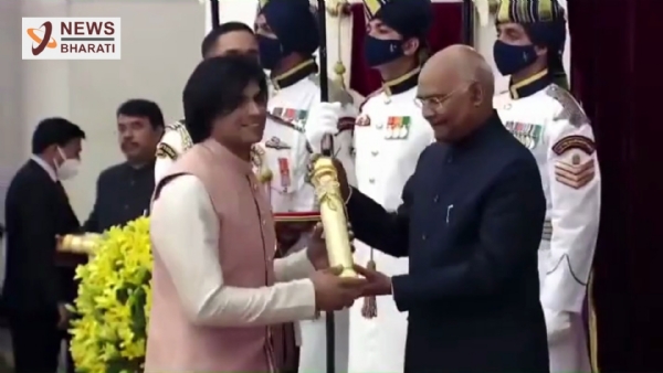 Olympic Gold medallist Neeraj Chopra receives Padma Shri award from President Ram Nath Kovind
