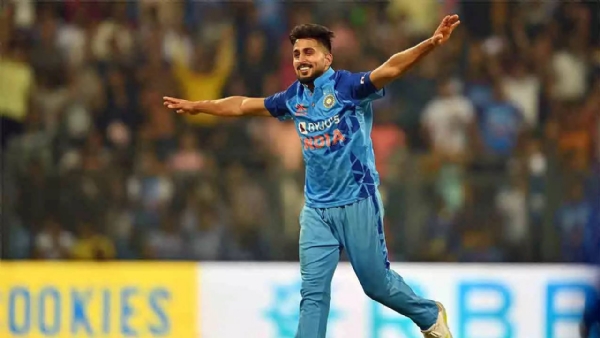 Umran Malik breaks record, turns match with 155kph delivery to dismiss Sri Lanka captain
