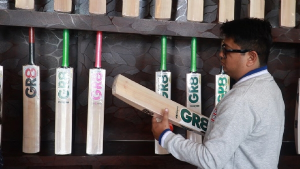international cricketers to use Kashmir willow bats