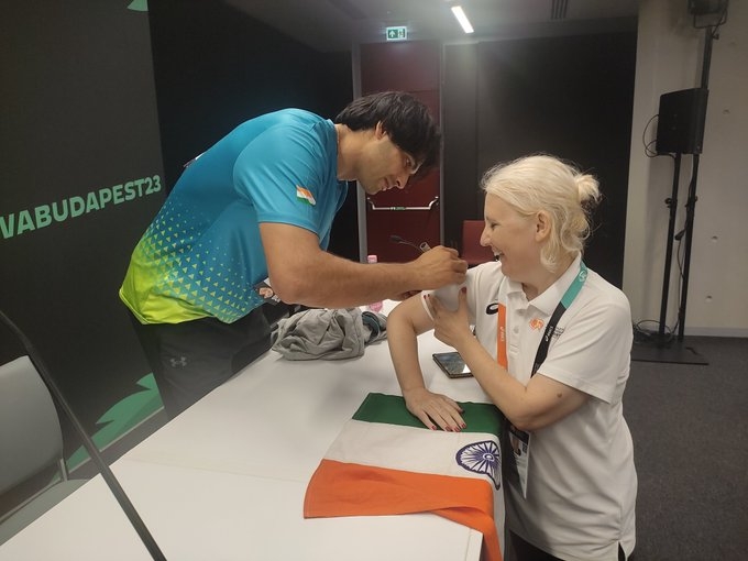 Neeraj Chopra hungary fan Tricolour